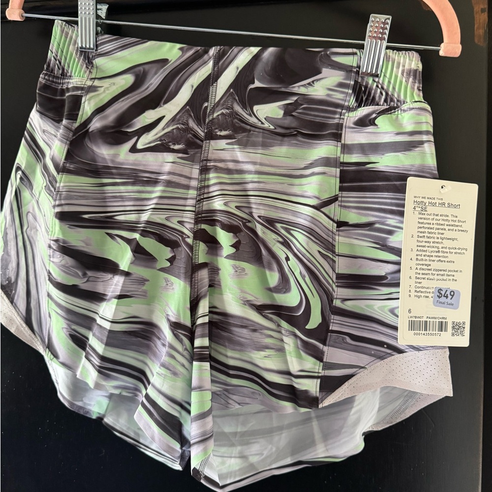 Lululemon Hotty Hot 4” Sz 6